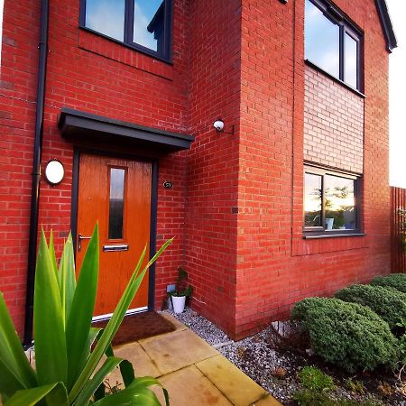 The Lawnswood - Central Manchester Holiday Home With Free Parking Exterior photo