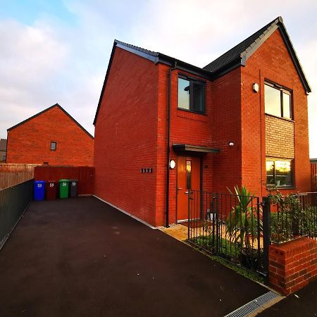 The Lawnswood - Central Manchester Holiday Home With Free Parking Exterior photo