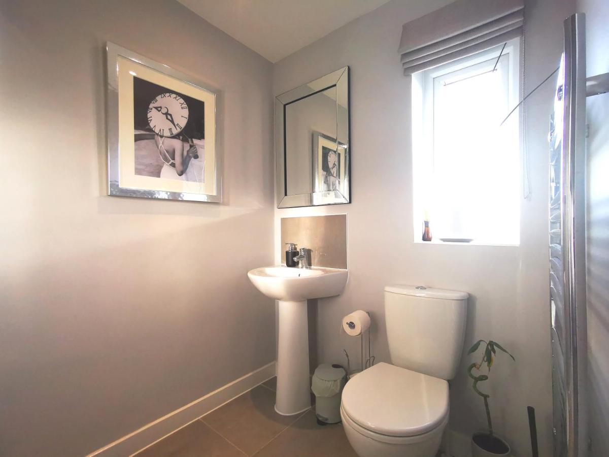 The Lawnswood - Central Manchester Holiday Home With Free Parking Exterior photo