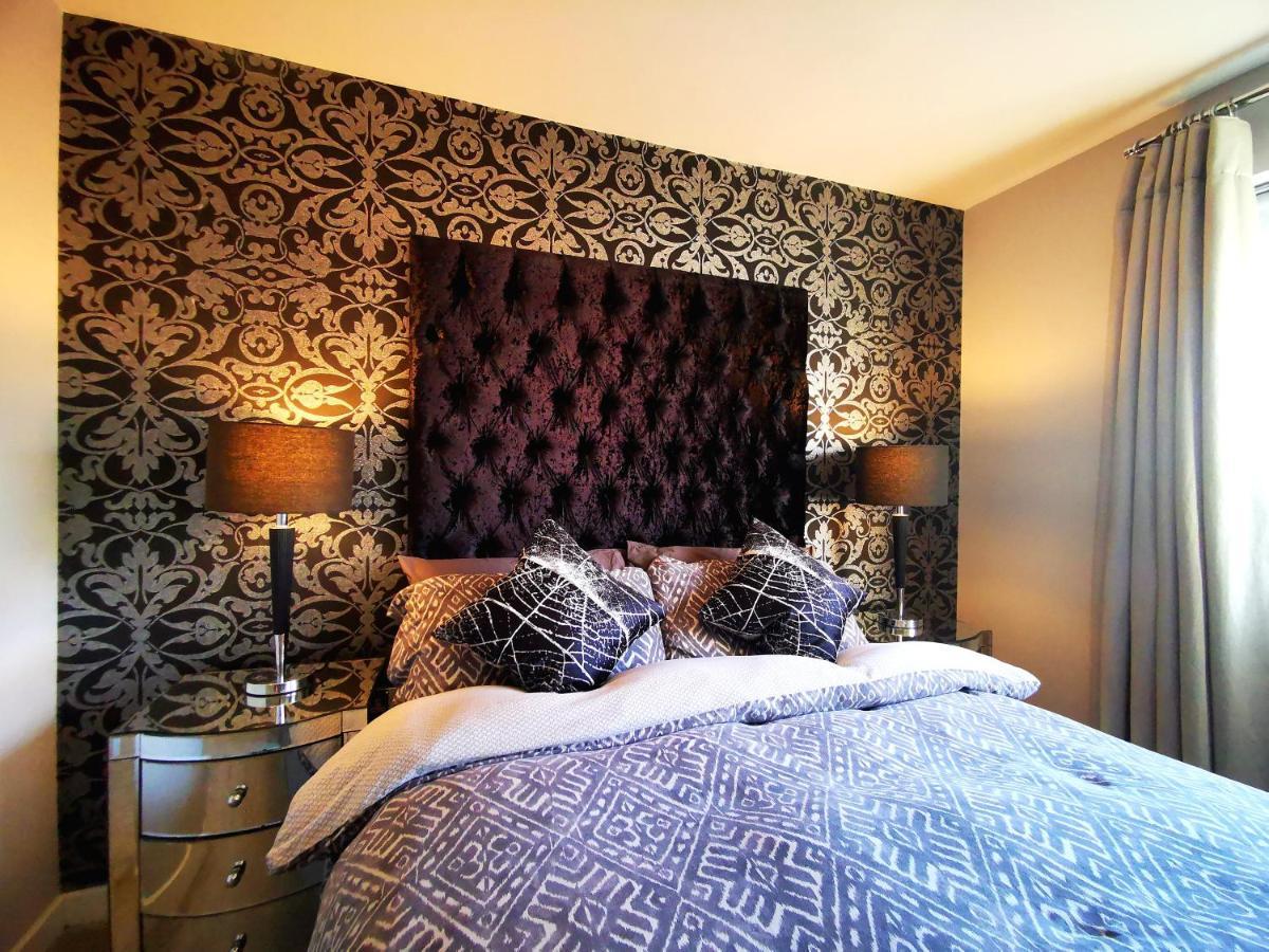 The Lawnswood - Central Manchester Holiday Home With Free Parking Exterior photo
