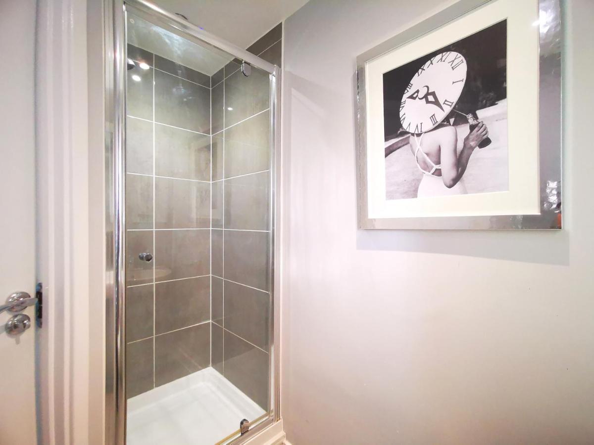 The Lawnswood - Central Manchester Holiday Home With Free Parking Exterior photo
