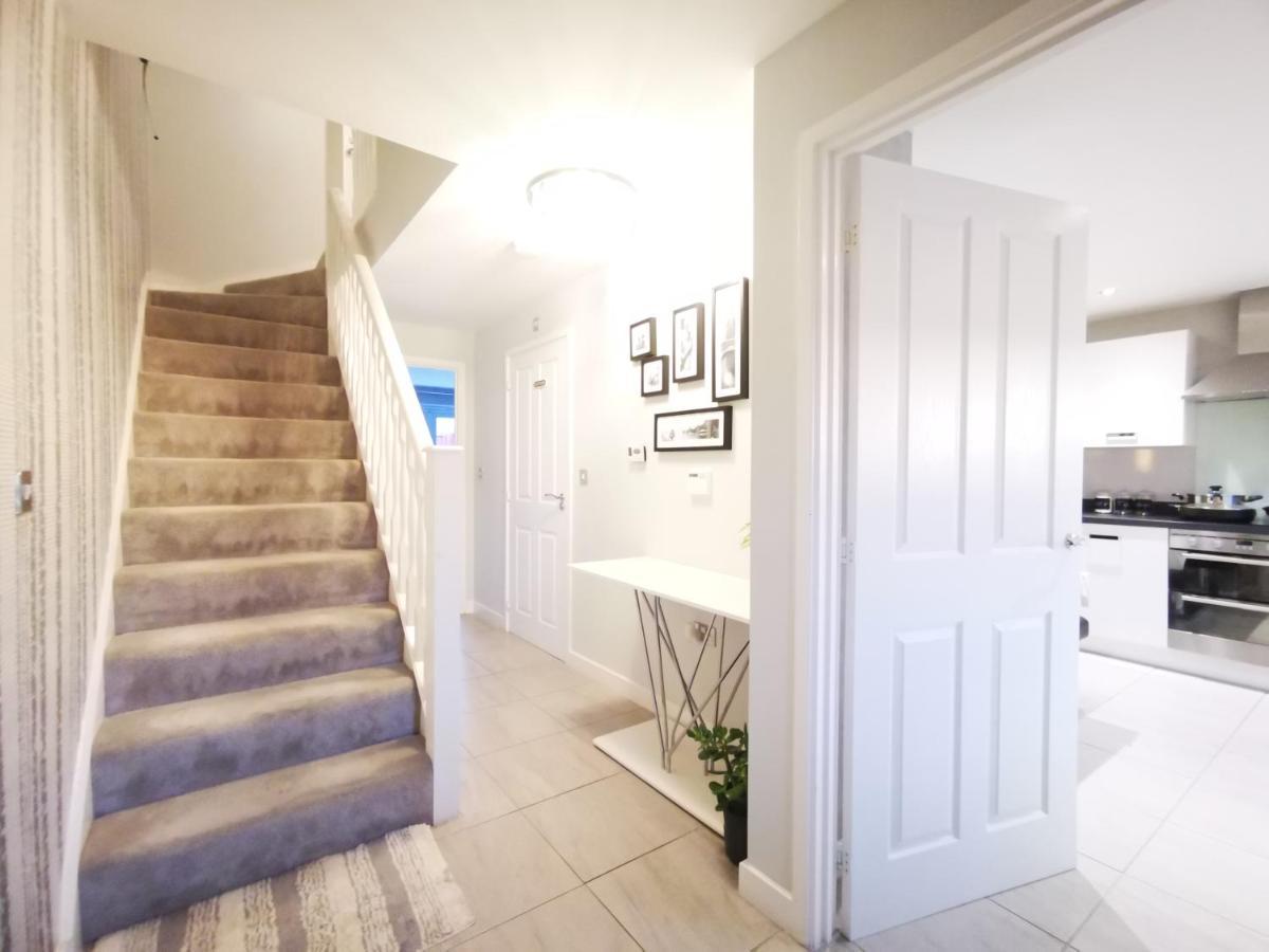The Lawnswood - Central Manchester Holiday Home With Free Parking Exterior photo