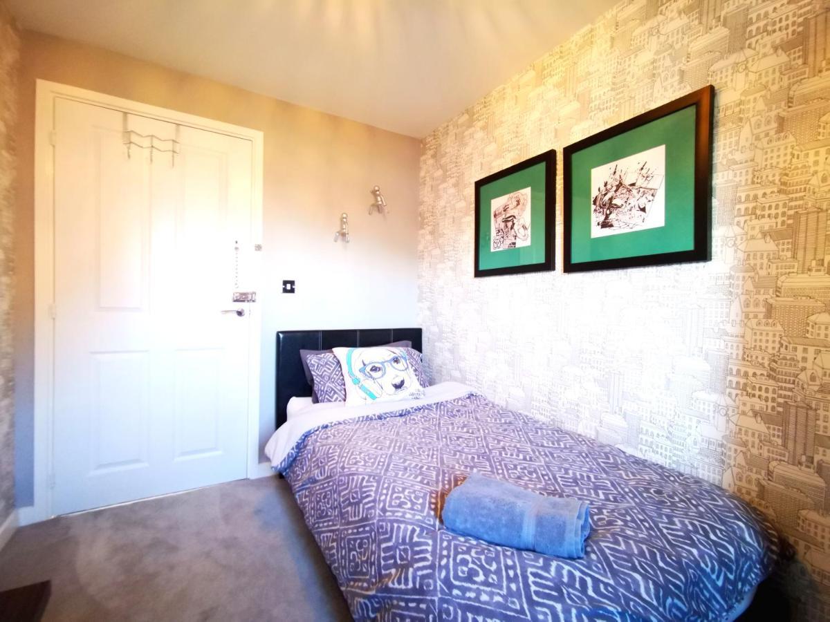 The Lawnswood - Central Manchester Holiday Home With Free Parking Exterior photo