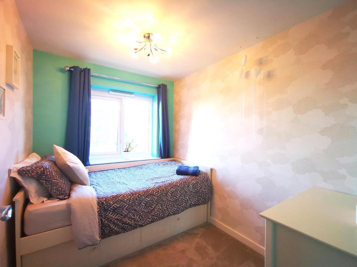 The Lawnswood - Central Manchester Holiday Home With Free Parking Exterior photo