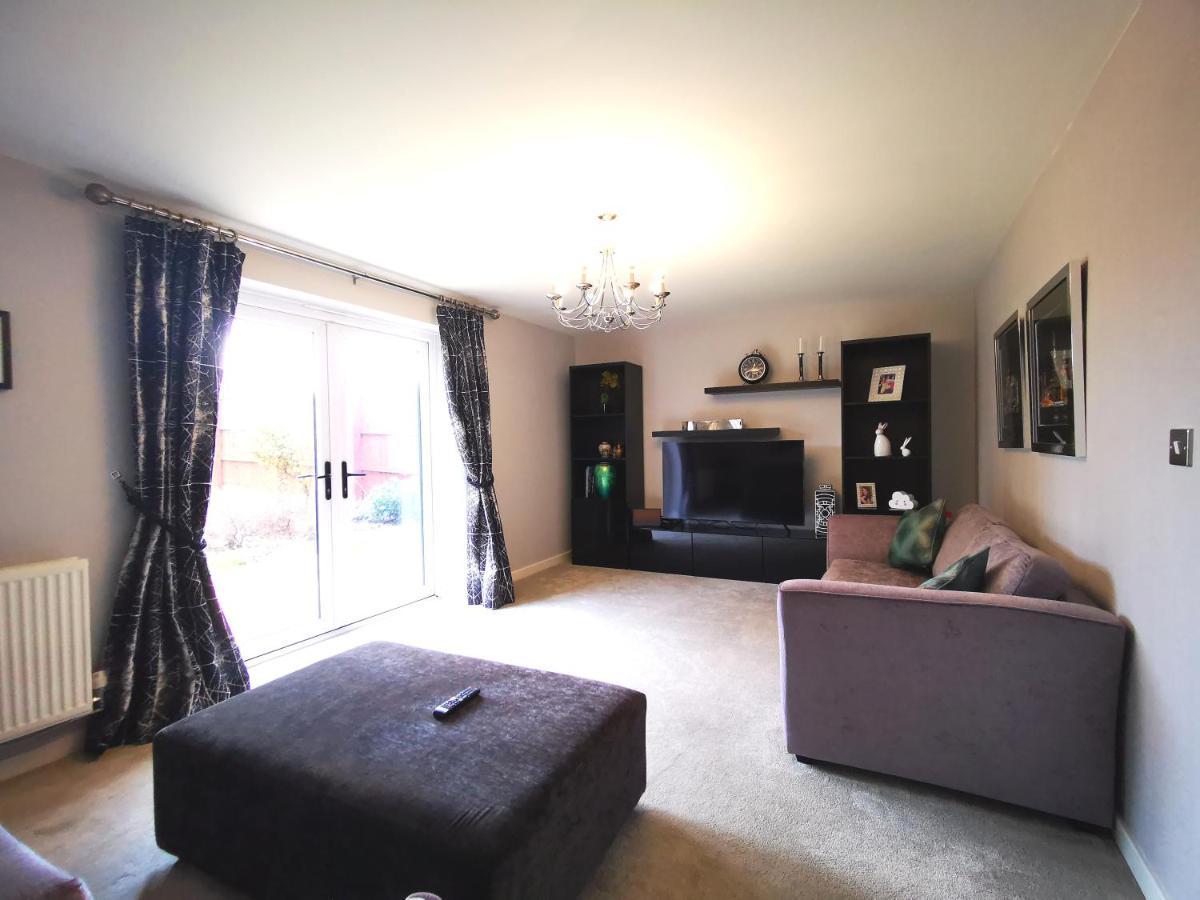 The Lawnswood - Central Manchester Holiday Home With Free Parking Exterior photo