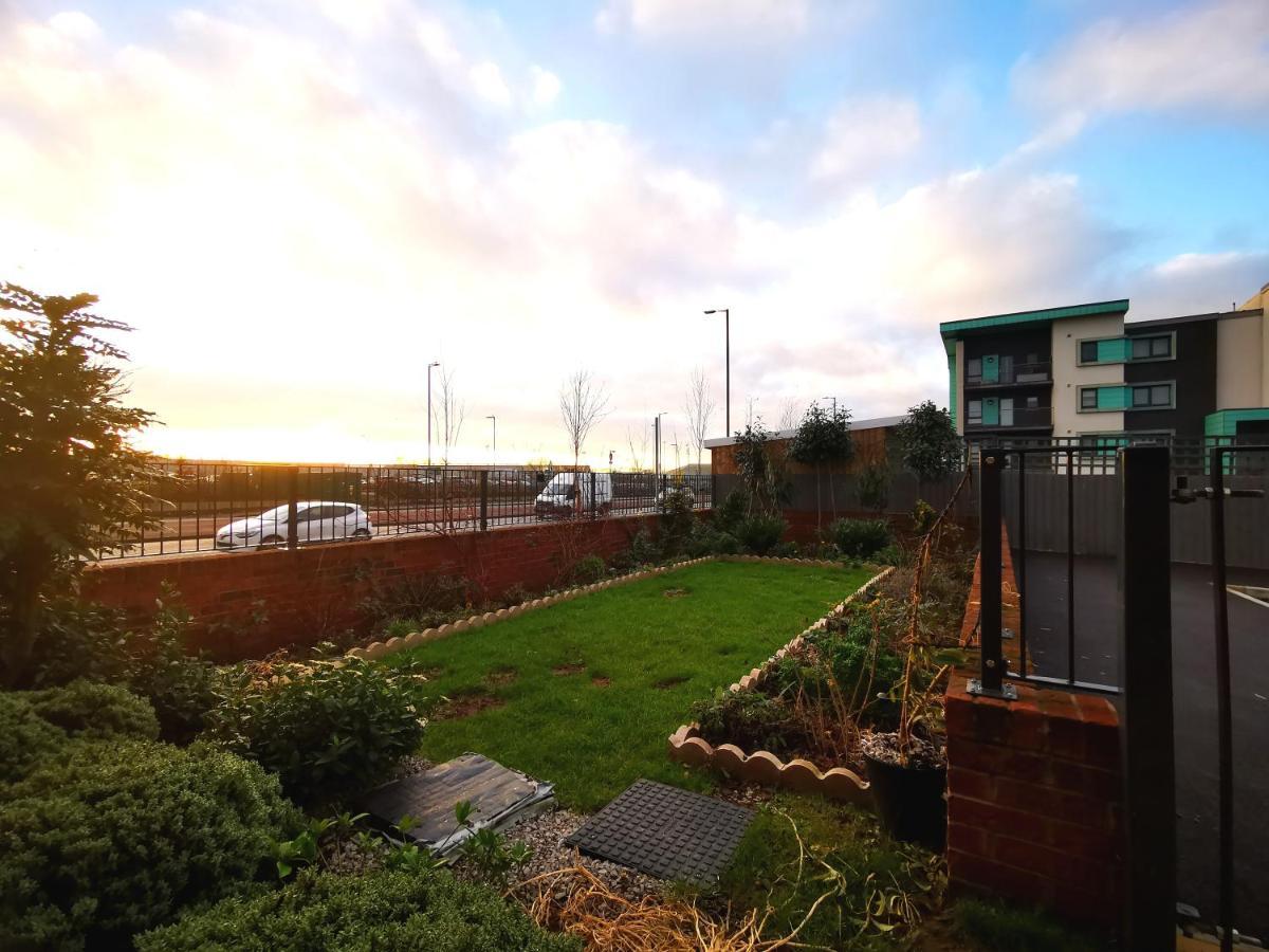 The Lawnswood - Central Manchester Holiday Home With Free Parking Exterior photo